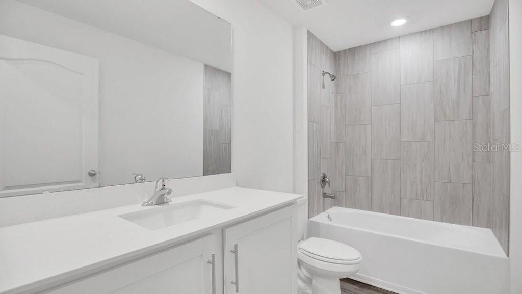 Image 12 of property listing at 12958 DEL LAGO DRIVE, Astatula, FL 34705