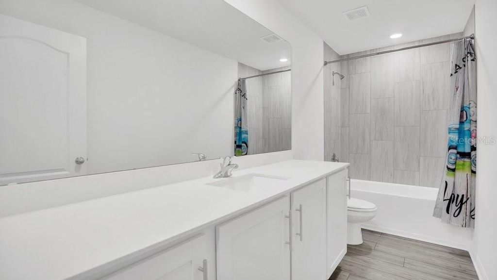 Image 18 of property listing at 12958 DEL LAGO DRIVE, Astatula, FL 34705