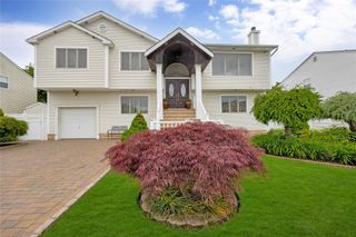 19 Clifton Street, Farmingdale, NY 11735
