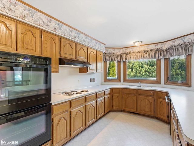 6190 Silverstone Drive, Troy, MI 48085