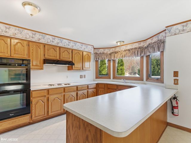 6190 Silverstone Drive, Troy, MI 48085