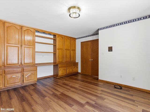 6190 Silverstone Drive, Troy, MI 48085