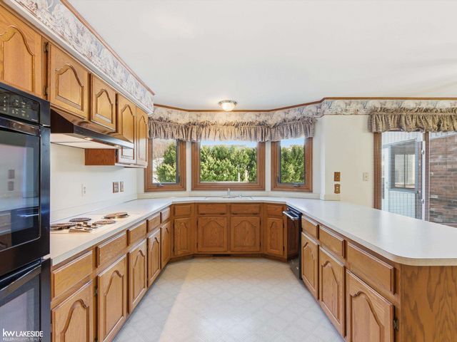 6190 Silverstone Drive, Troy, MI 48085