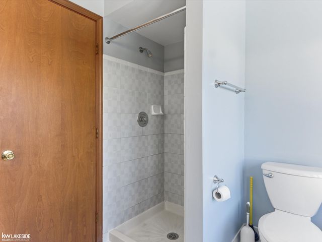 6190 Silverstone Drive, Troy, MI 48085