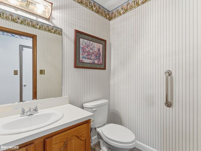 6190 Silverstone Drive, Troy, MI 48085