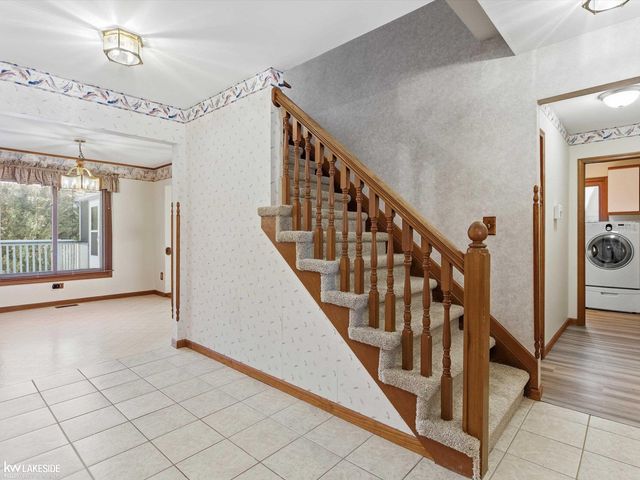 6190 Silverstone Drive, Troy, MI 48085