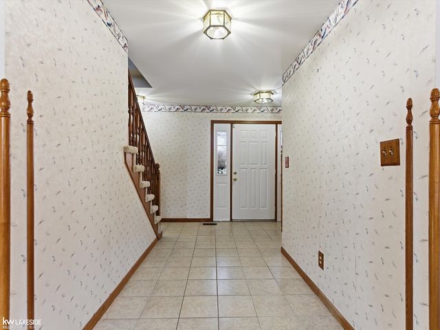 6190 Silverstone Drive, Troy, MI 48085