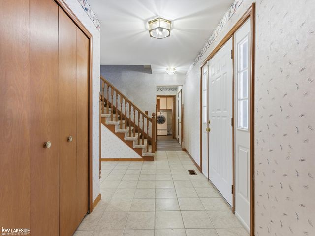 6190 Silverstone Drive, Troy, MI 48085