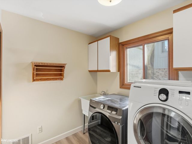 6190 Silverstone Drive, Troy, MI 48085