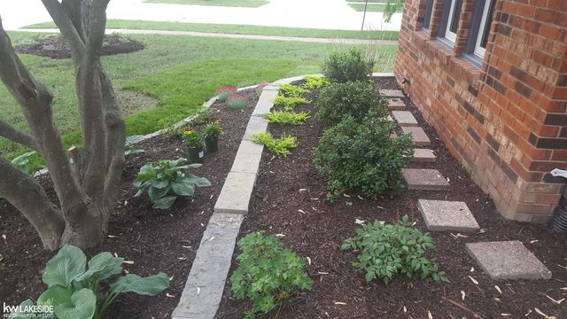 6190 Silverstone Drive, Troy, MI 48085