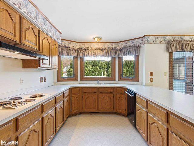 6190 Silverstone Drive, Troy, MI 48085