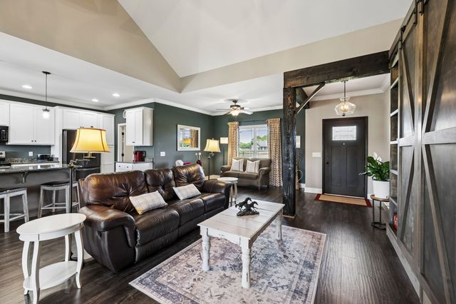 1357 Neil Rd, Chapel Hill, TN 37034