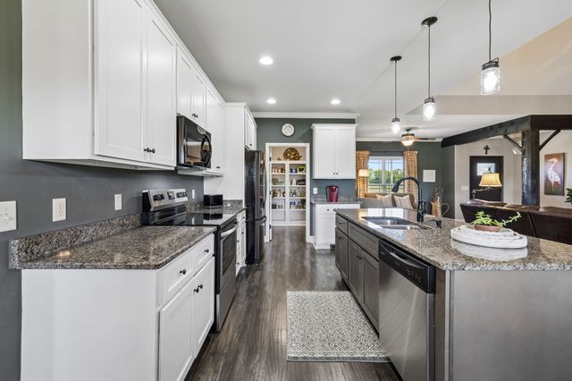 1357 Neil Rd, Chapel Hill, TN 37034