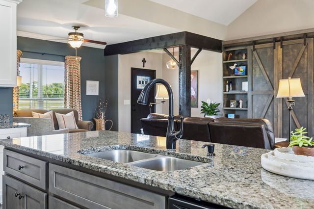 1357 Neil Rd, Chapel Hill, TN 37034