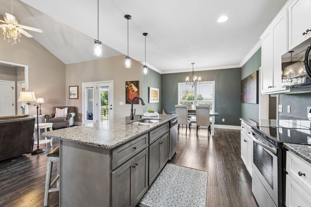 1357 Neil Rd, Chapel Hill, TN 37034