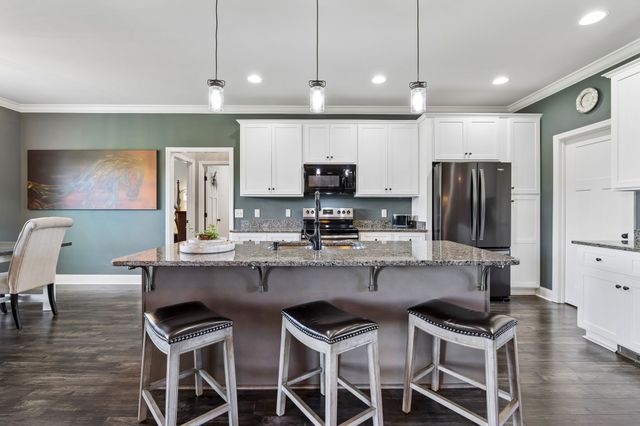 1357 Neil Rd, Chapel Hill, TN 37034