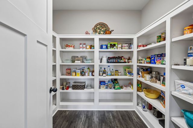 1357 Neil Rd, Chapel Hill, TN 37034