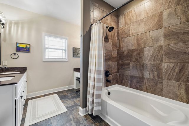 1357 Neil Rd, Chapel Hill, TN 37034