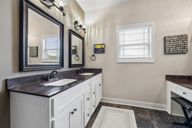 1357 Neil Rd, Chapel Hill, TN 37034