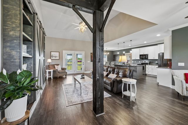 1357 Neil Rd, Chapel Hill, TN 37034