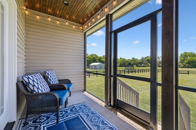1357 Neil Rd, Chapel Hill, TN 37034