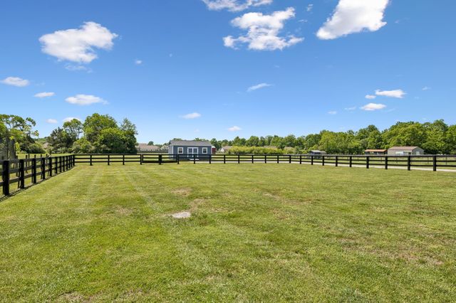 1357 Neil Rd, Chapel Hill, TN 37034