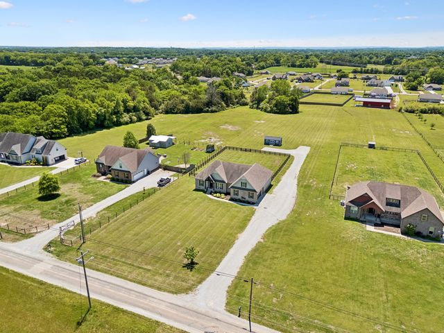 1357 Neil Rd, Chapel Hill, TN 37034