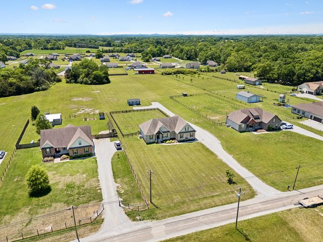 1357 Neil Rd, Chapel Hill, TN 37034