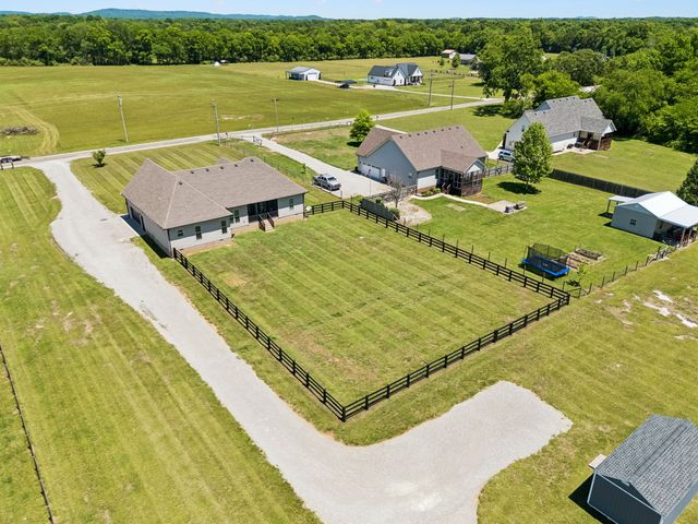 1357 Neil Rd, Chapel Hill, TN 37034