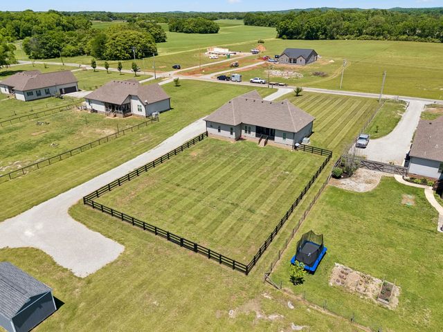 1357 Neil Rd, Chapel Hill, TN 37034