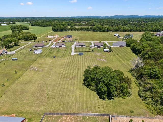 1357 Neil Rd, Chapel Hill, TN 37034