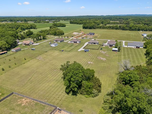 1357 Neil Rd, Chapel Hill, TN 37034