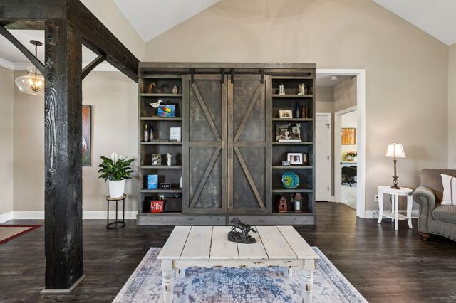 1357 Neil Rd, Chapel Hill, TN 37034