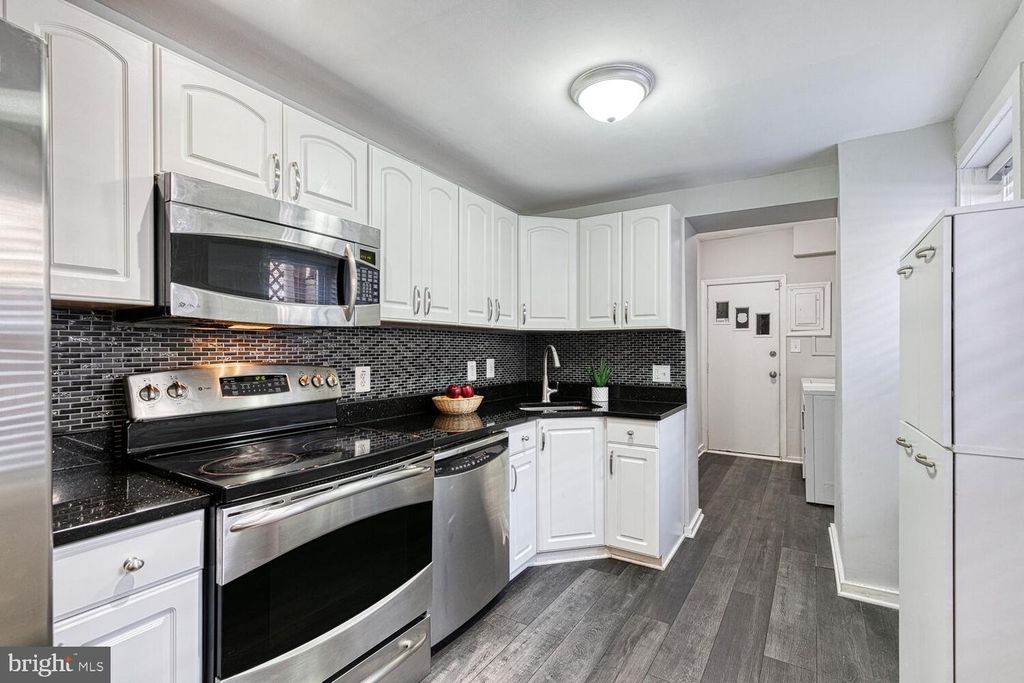 106 S CASTLE ST, Baltimore, MD 21231