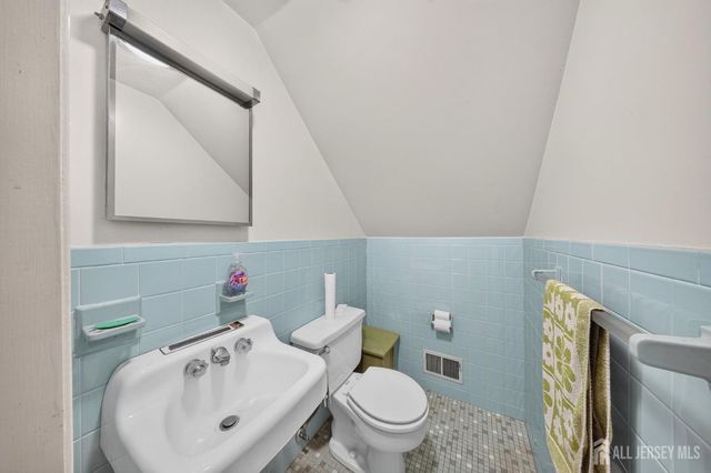 111 Geary Drive, South Plainfield, NJ 07080