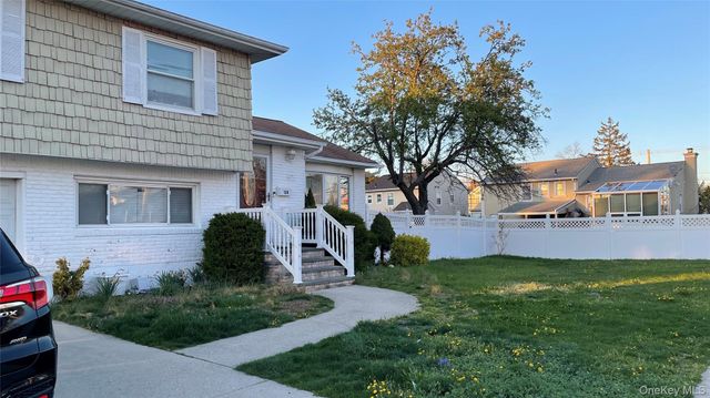 128 Cedar Street, Freeport, NY 11520