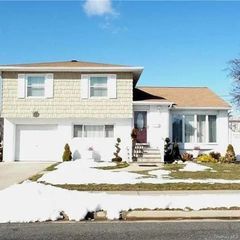 128 Cedar Street, Freeport, NY 11520
