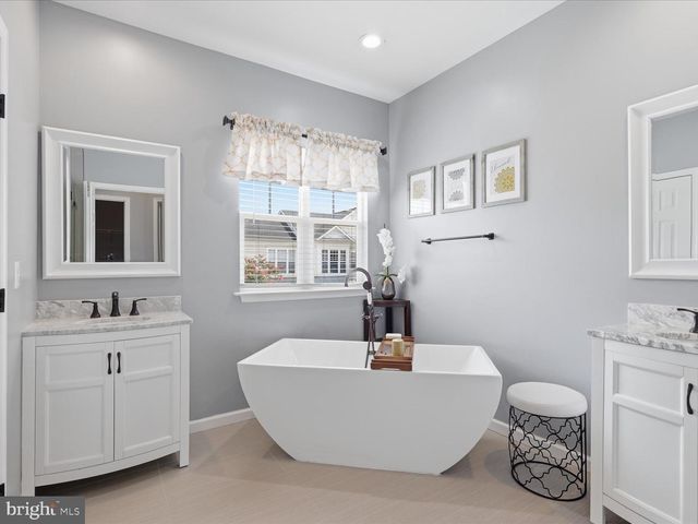 10009 ORLAND STONE DR, Bristow, VA 20136