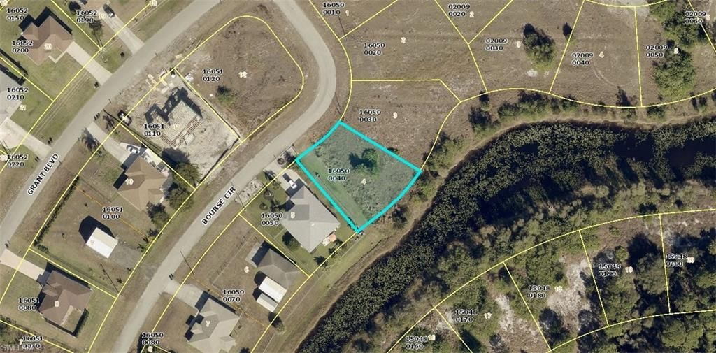 547 Bourse CIR, LEHIGH ACRES, FL 33974 — exterior