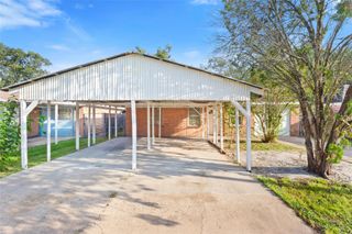1212 W Snyder Street, Alvin, TX 77511