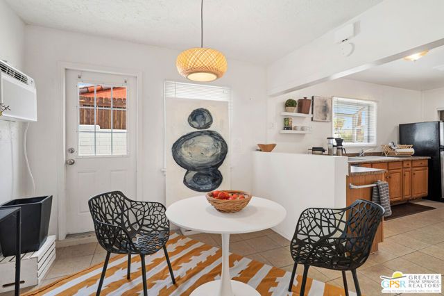 543 N Paseo De Anza, Palm Springs, CA 92262