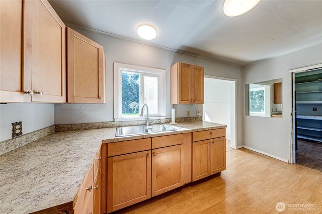 2016 W 10th Street, Port Angeles, WA 98363