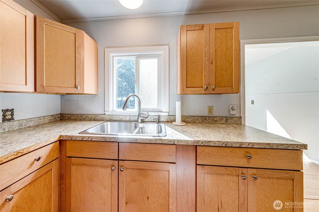 2016 W 10th Street, Port Angeles, WA 98363