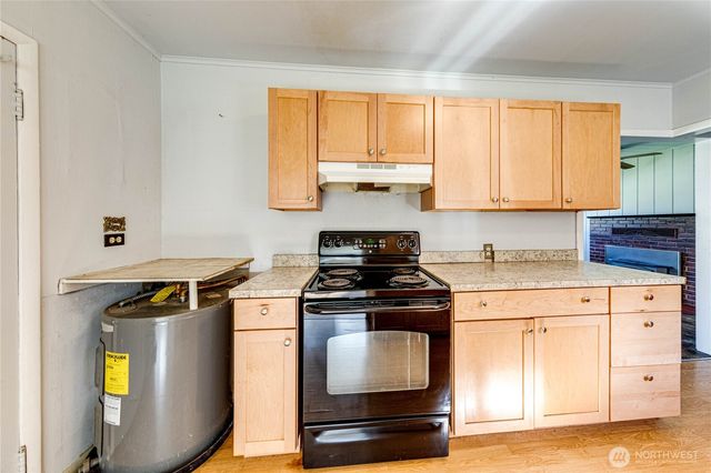 2016 W 10th Street, Port Angeles, WA 98363