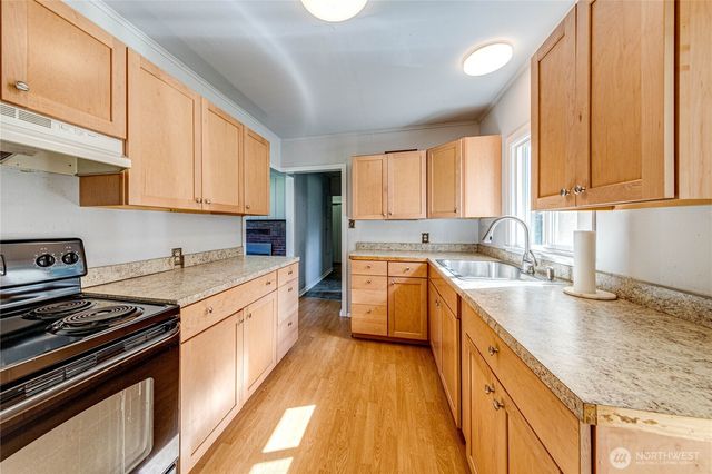 2016 W 10th Street, Port Angeles, WA 98363