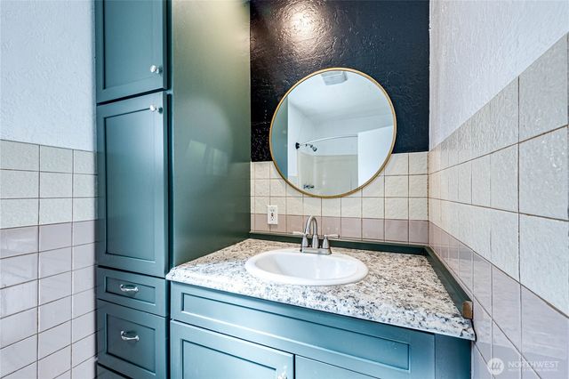 2016 W 10th Street, Port Angeles, WA 98363