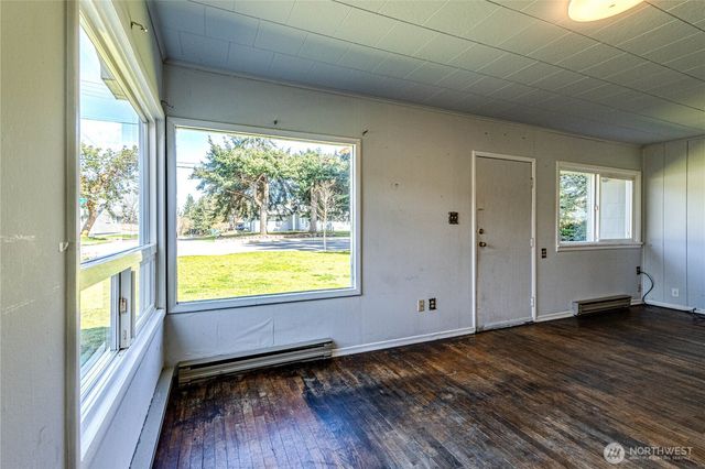 2016 W 10th Street, Port Angeles, WA 98363