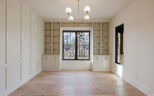 7048 Hannah Ln, Benton, AR 72019