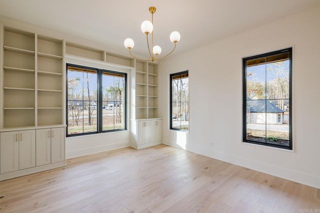 7048 Hannah Ln, Benton, AR 72019