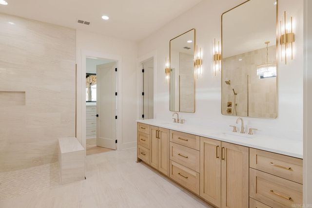 7048 Hannah Ln, Benton, AR 72019